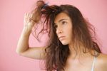 how-to-use-a-brush-to-detangle-hair2
